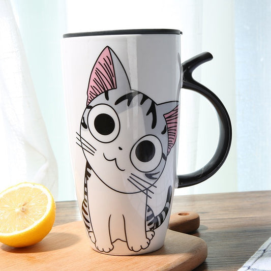 Linda taza de café de cerámica con gato con tapa