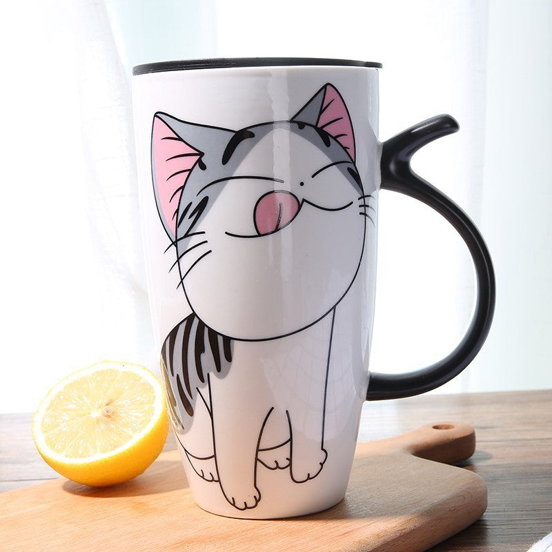 Linda taza de café de cerámica con gato con tapa