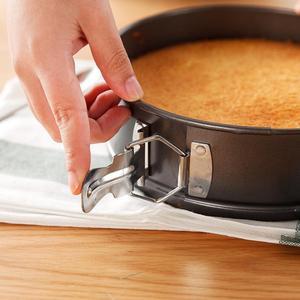 Non-stick lock bottom cake mold