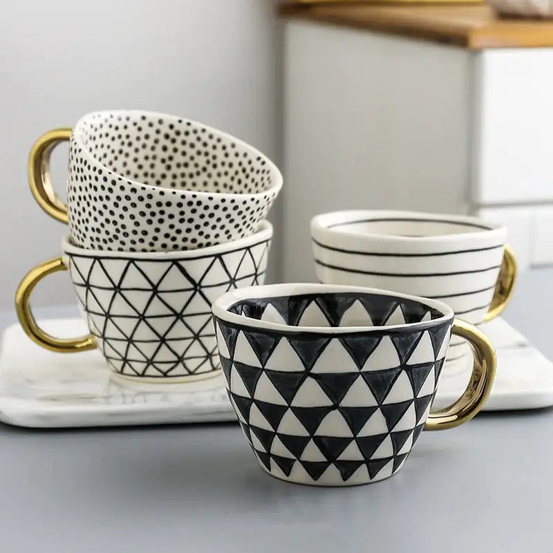 Tazas de cerámica pintadas a mano