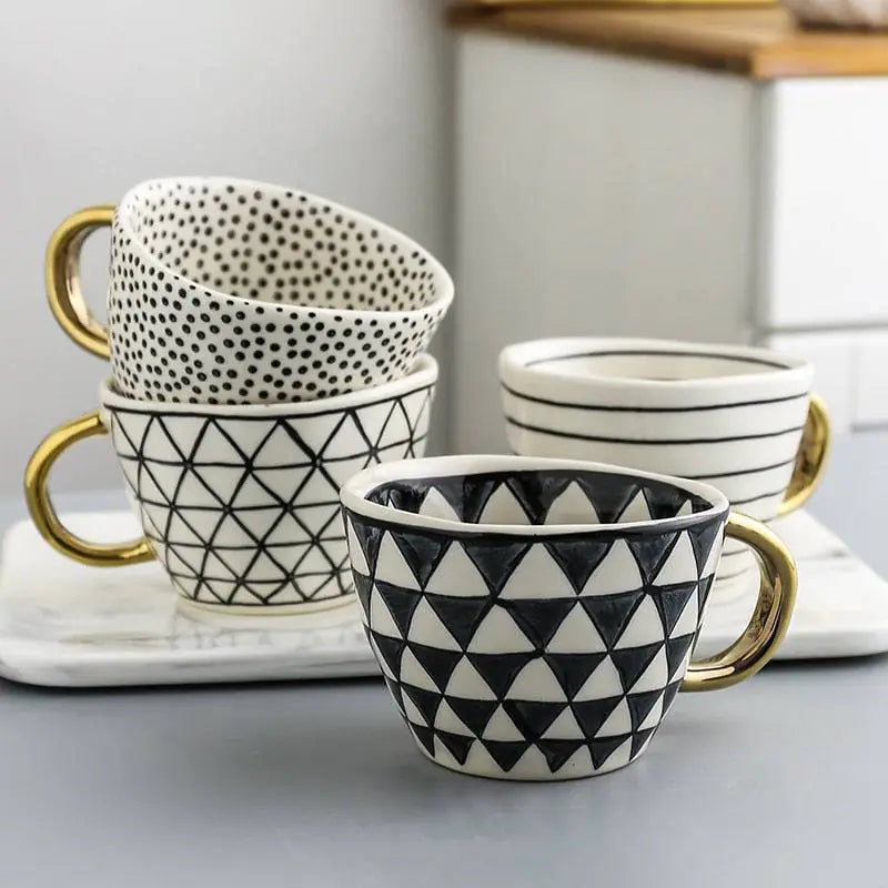 Tazas de cerámica pintadas a mano